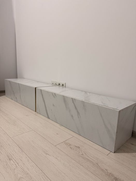 Comoda TV suspendata Selsey Bisira, aspect marmura alba/auriu, 200 cm