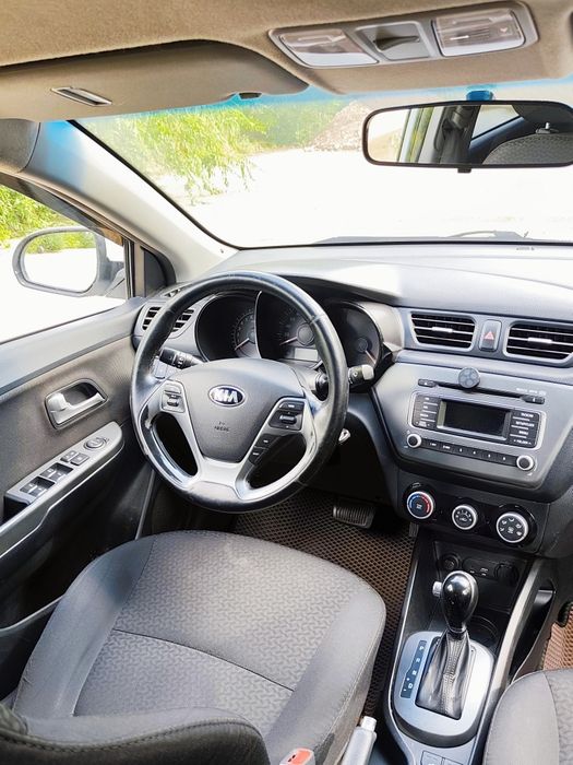 Продам Kia Rio на Автомате.