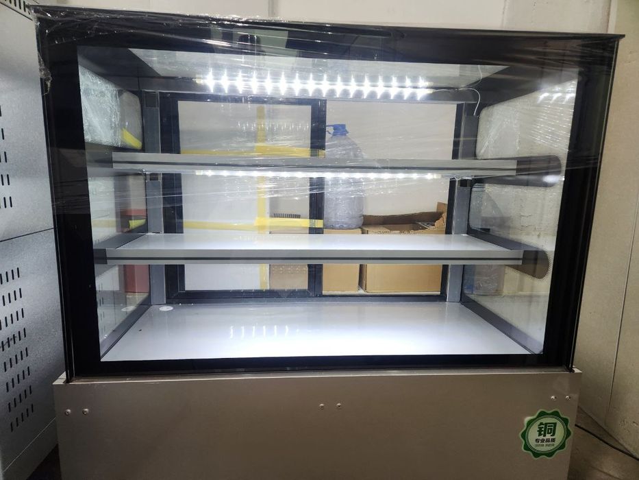 Витрина холодильник сотилади.