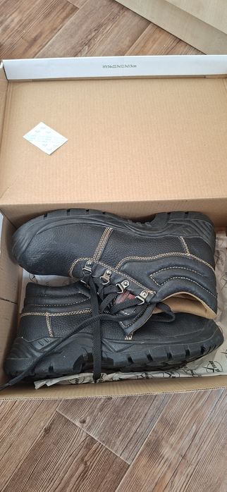 Спец.обувь продам