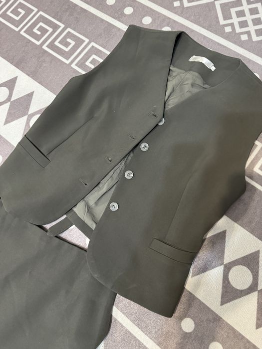 Продам комплект юбка с жилетом