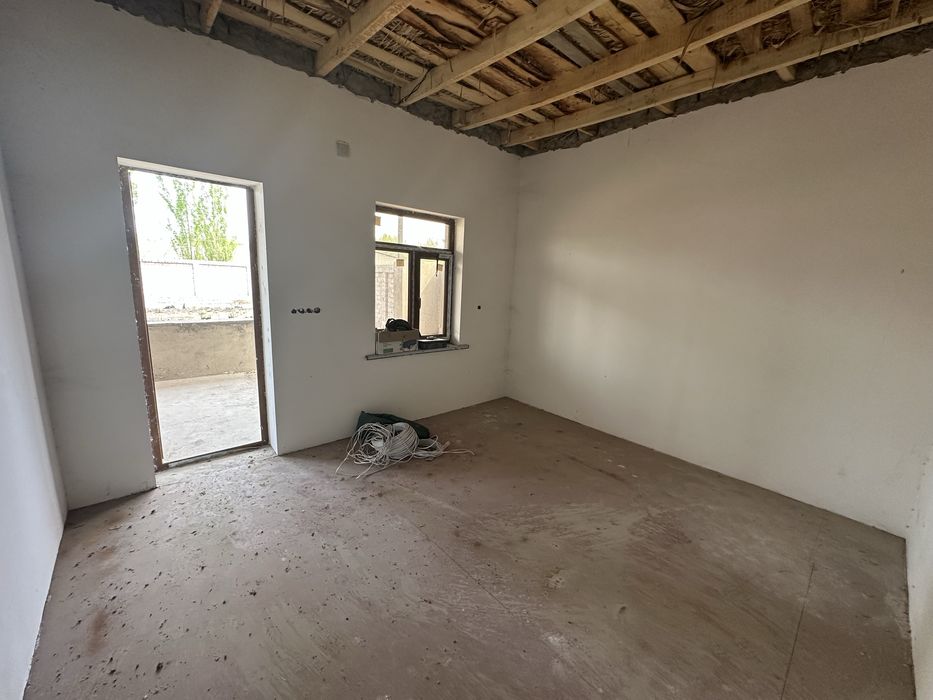 Ховли уй жой сотилади