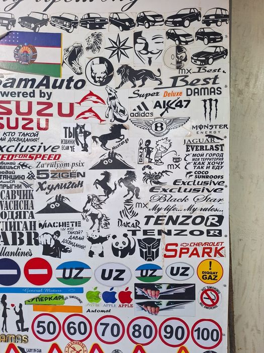 Avto nakleyka damas, va bowqa turdagi nakleykalar.