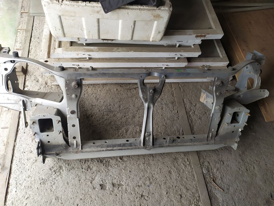 Продам телевизор Subaru Legacu Б-4 рестайлинг