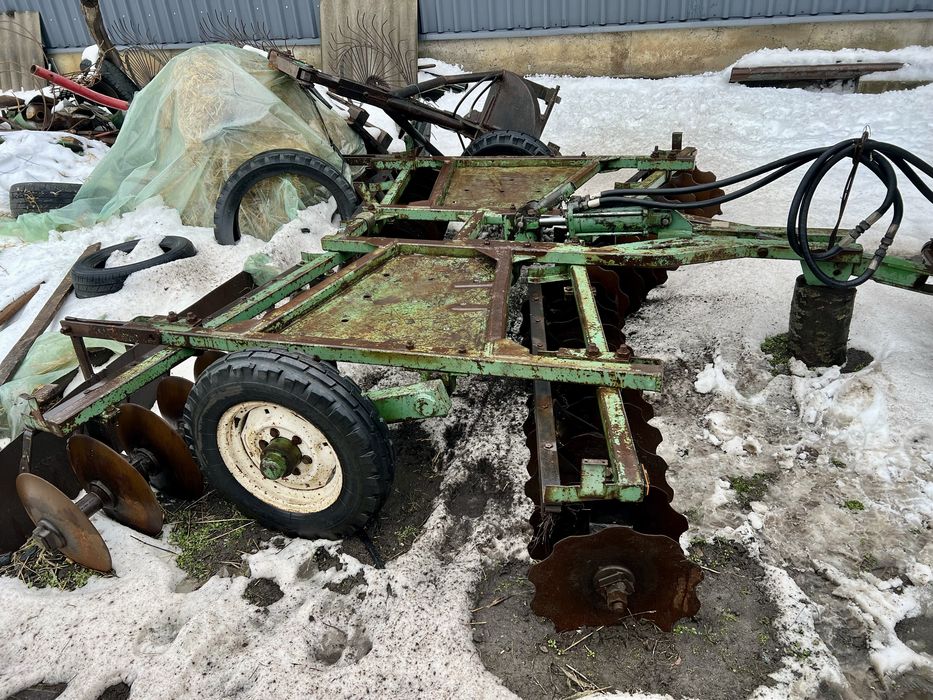 Tractor u 650 m cu utilaje