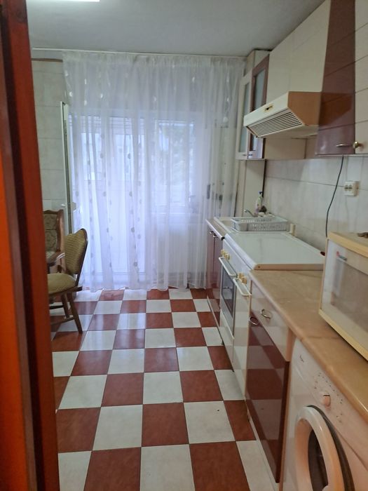 Inchiriez ap 2 camere zona centrala