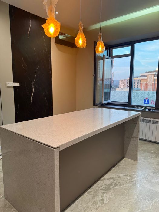 Продается совершенно новый кухонный остров из акрилового камня