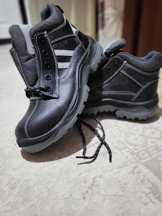 Продам мужской ботинка