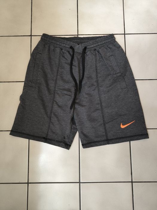 Камуфлажни или сиви памучни къси панталони