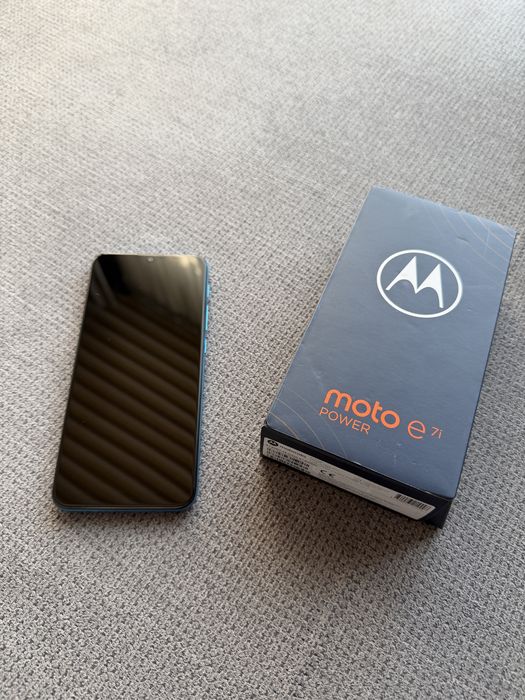 Продавам смартфон Motorola e7i