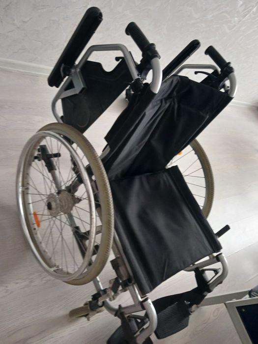 Инвалидная коляска,инвалидная коляска