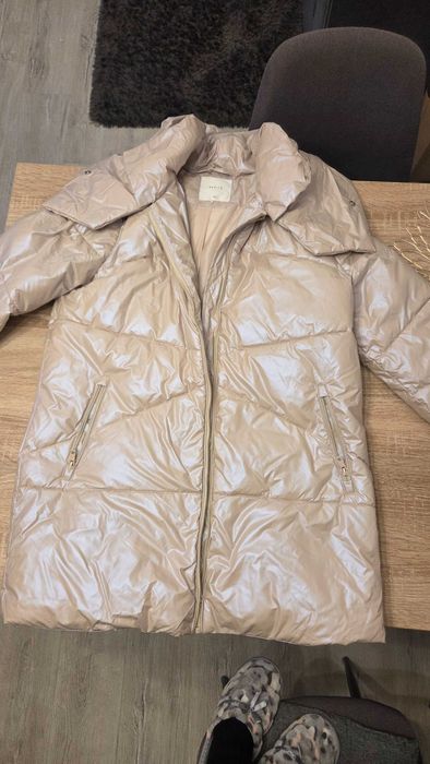 Дамска шуба над коляното.