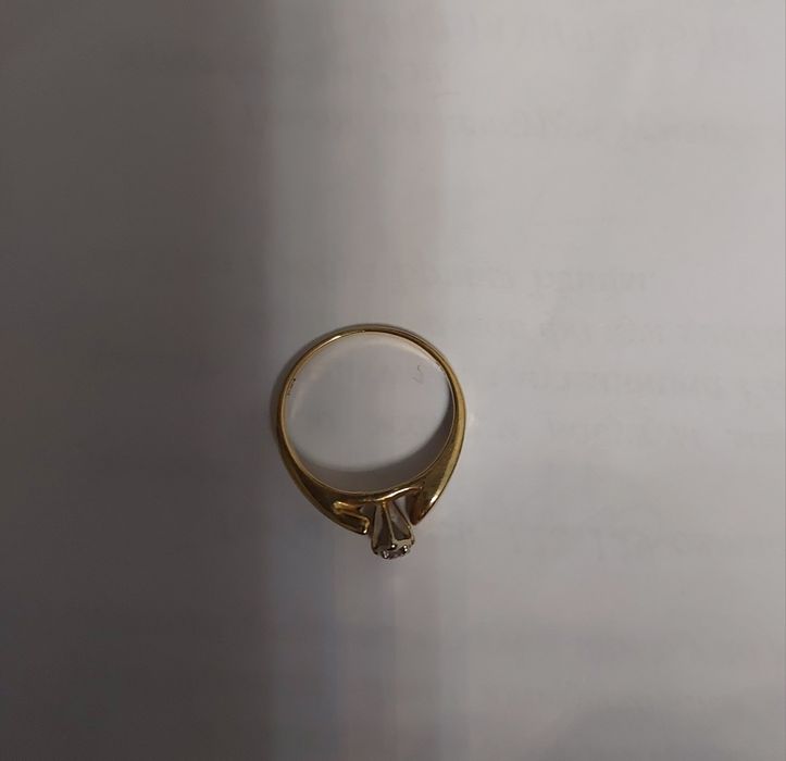 Бриллиант узук сотилади