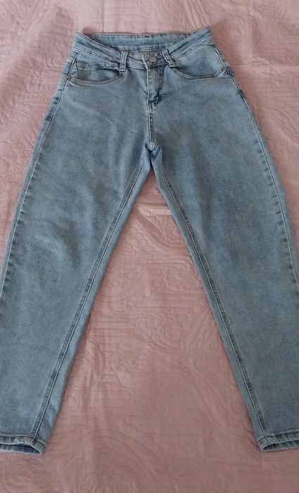 Джинсы продам 26р.