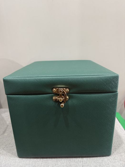 Подарочная коробка