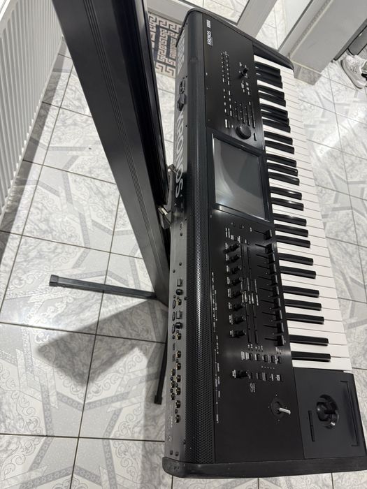 Korg Kronos 2, pedala, 9 seturi, stativ Spider