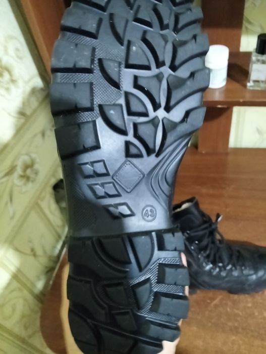 Продам зимний берцый 43 размер