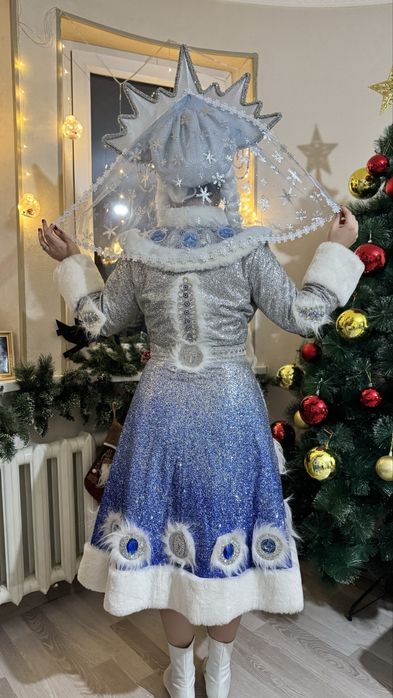 Костюмы Деда Мороза и Снегурочки