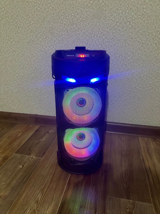 Умная колонка с микрофоном