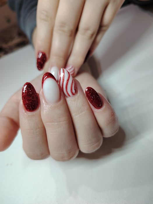 Маникюр на дому.