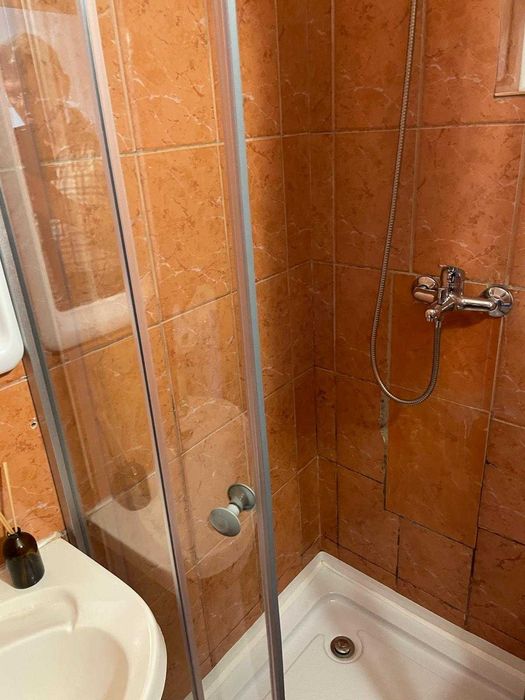 Dau în chirie apartament cu o camera