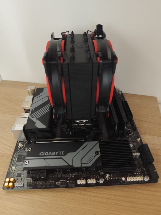 Kit CPU Ryzen 7950X  și placa de baza