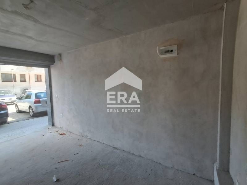 Дава се под наем Гараж / Паркомясто в Варна, Цветен квартал - 19 кв.м за 179 € - Снимка #3