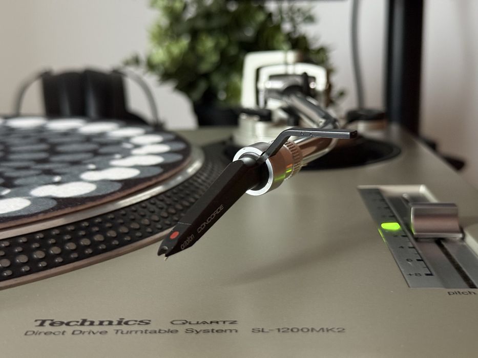 Technics SL-1200 MK2