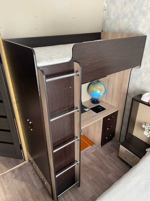 Кровать двухъярусная