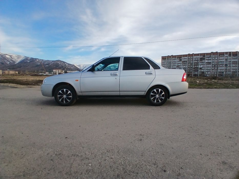 Продам приору седан