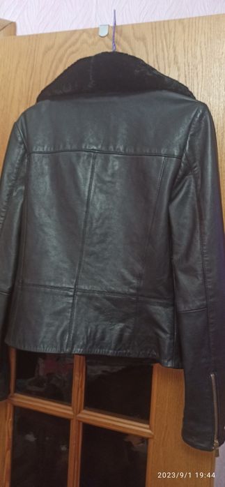 Кожаная куртка  Mango