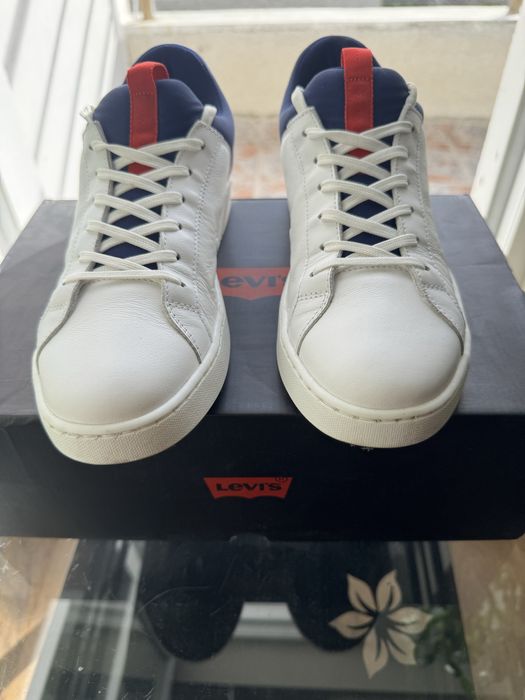 Levis кец бял нов