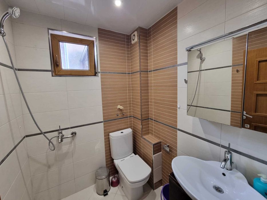 Дава се под наем Двустаен апартамент в Варна, Цветен квартал - 50 кв.м за 498.27 € - Снимка #4