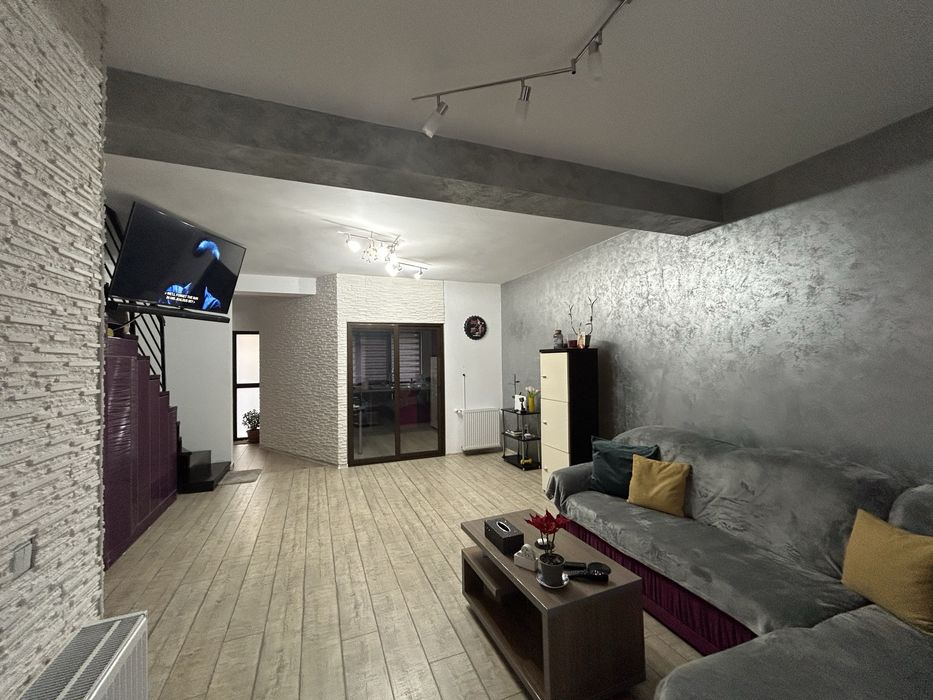 Casa tip duplex  Sanpetru