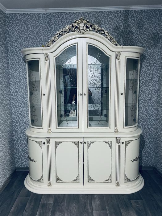 Продам Сервант срочно