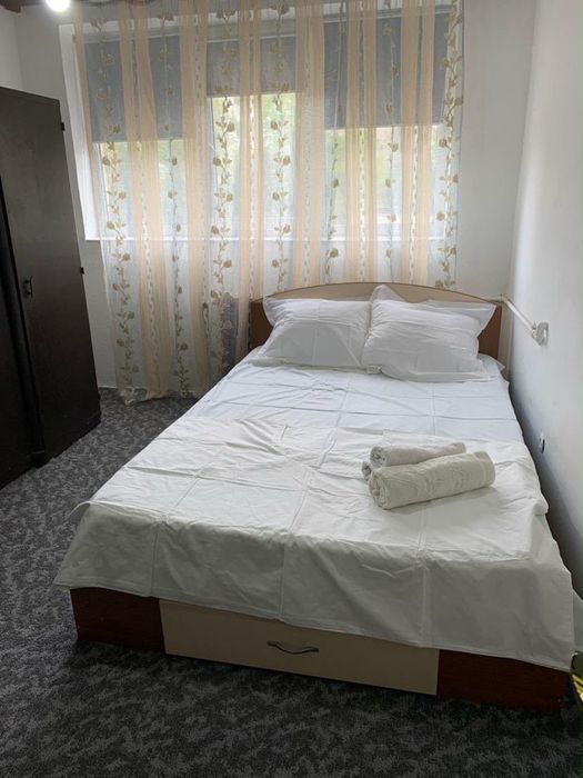 Inchiriez apartament