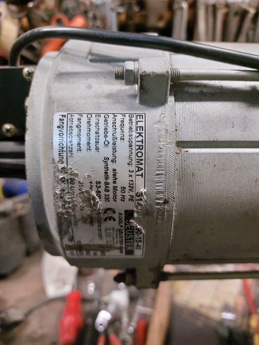 Vând motor cu reductor