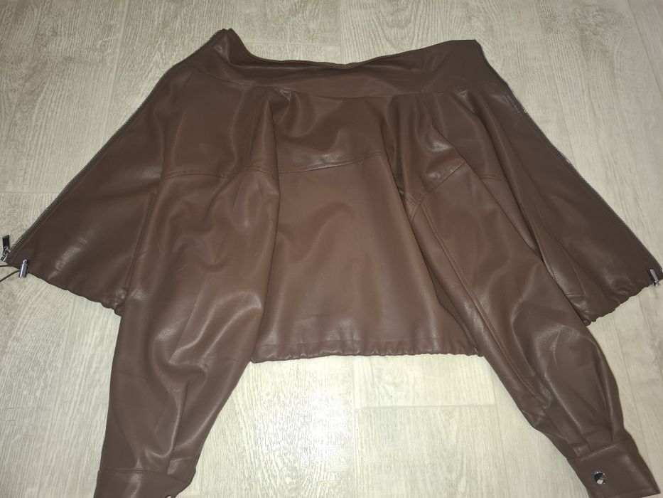 Продам кожанку коричневую