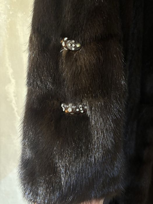 Продам норковую шубу