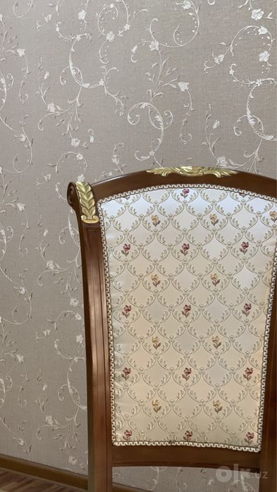 Стол и стулья на 12 человек
