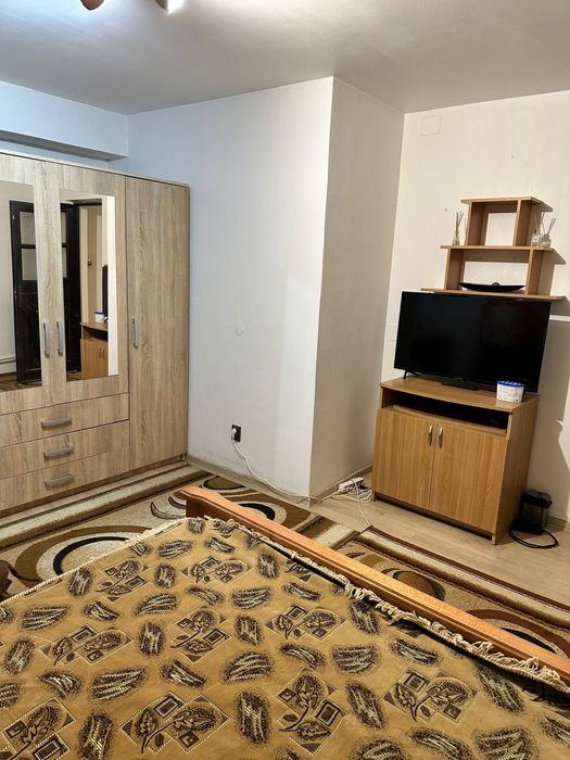 Ofer spre inchiriere garsoniera in zona centrala