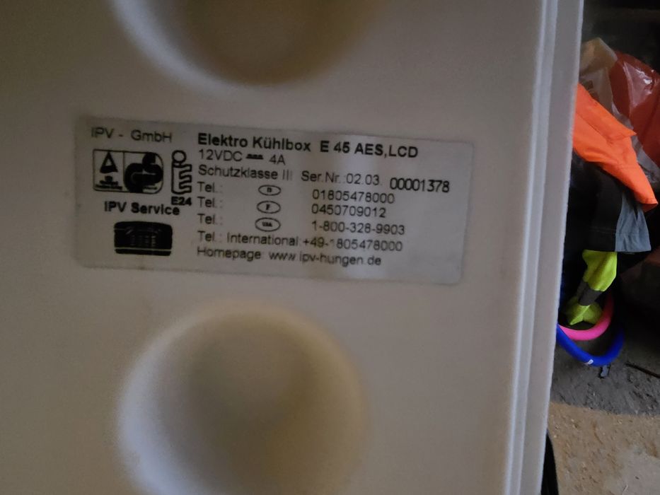 Продавам хладилник за къмпинг