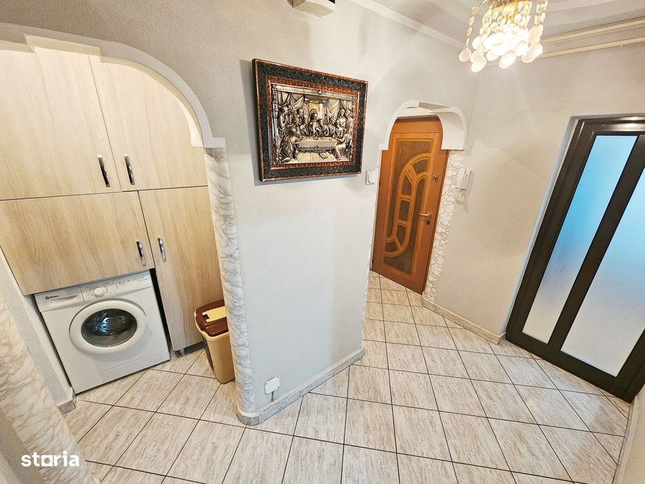 Apartament cu 4 camere, balcon MOBILAT , UTILAT , zona Nae Leonard