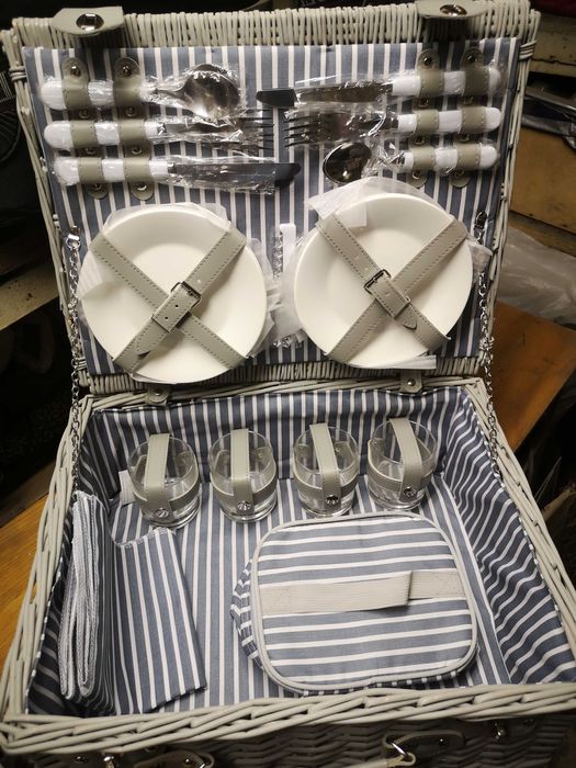 Кейс-чемоданчик для пикника