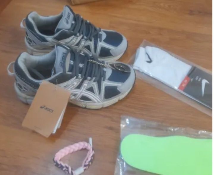 Кроссовки ASICS новые