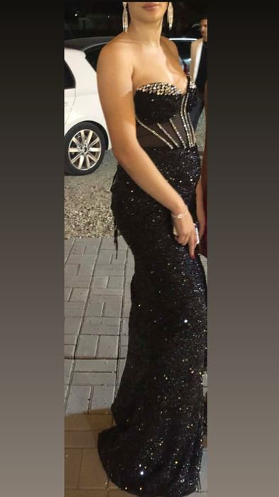 Rochie de evenimente purtată o singură dată mărimea S/M se poate da si cu geanta de mănă