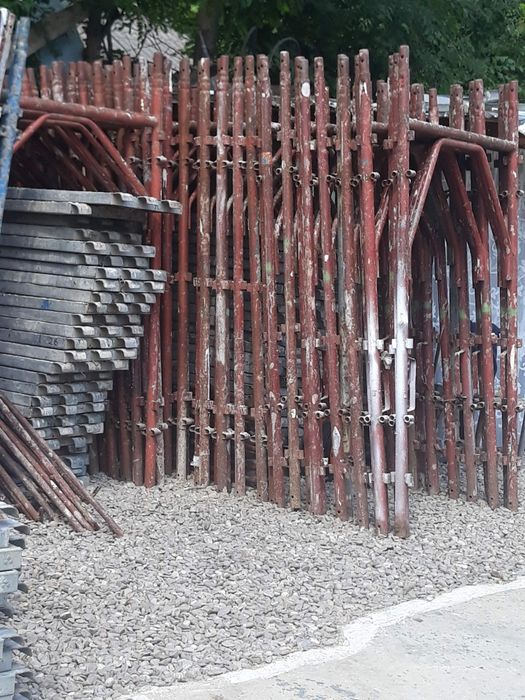 Se vinde schela metalica