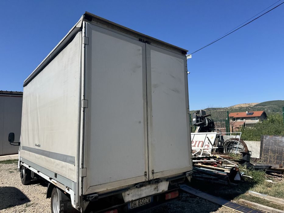 Бордова каросерия с щора