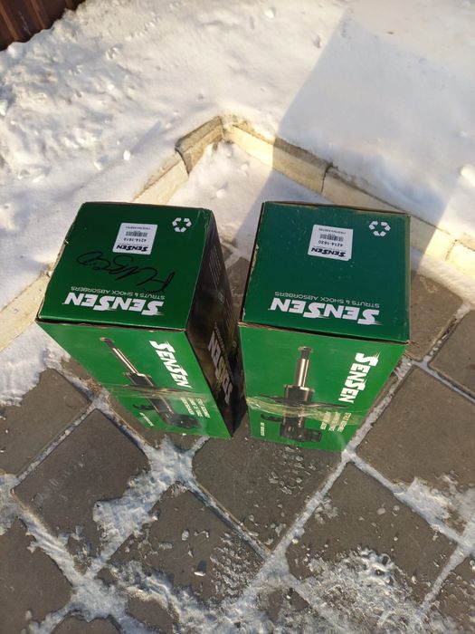 Продам передний амортизатор