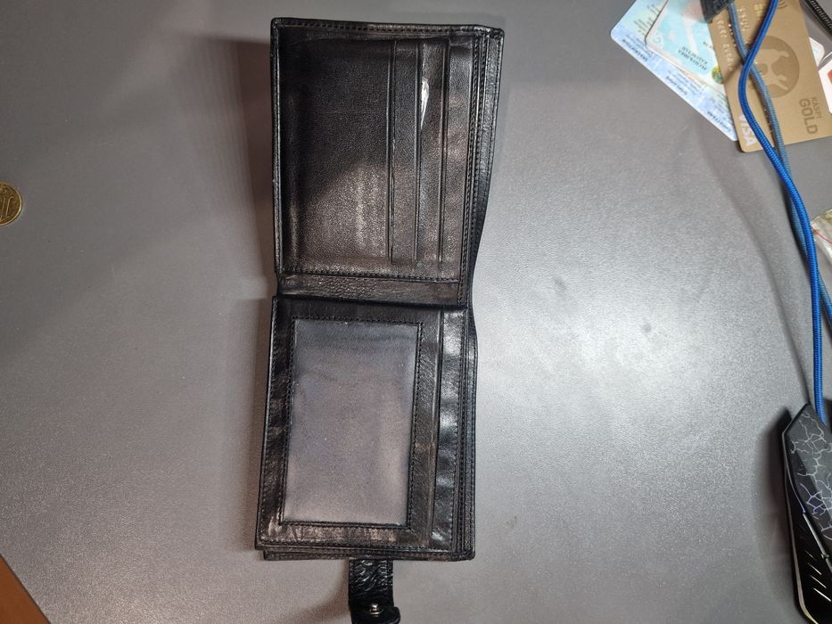 Продам.кожаное портмоне .